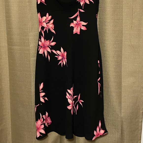 Jones Wear Flowered Dress - Picture 2 of 6